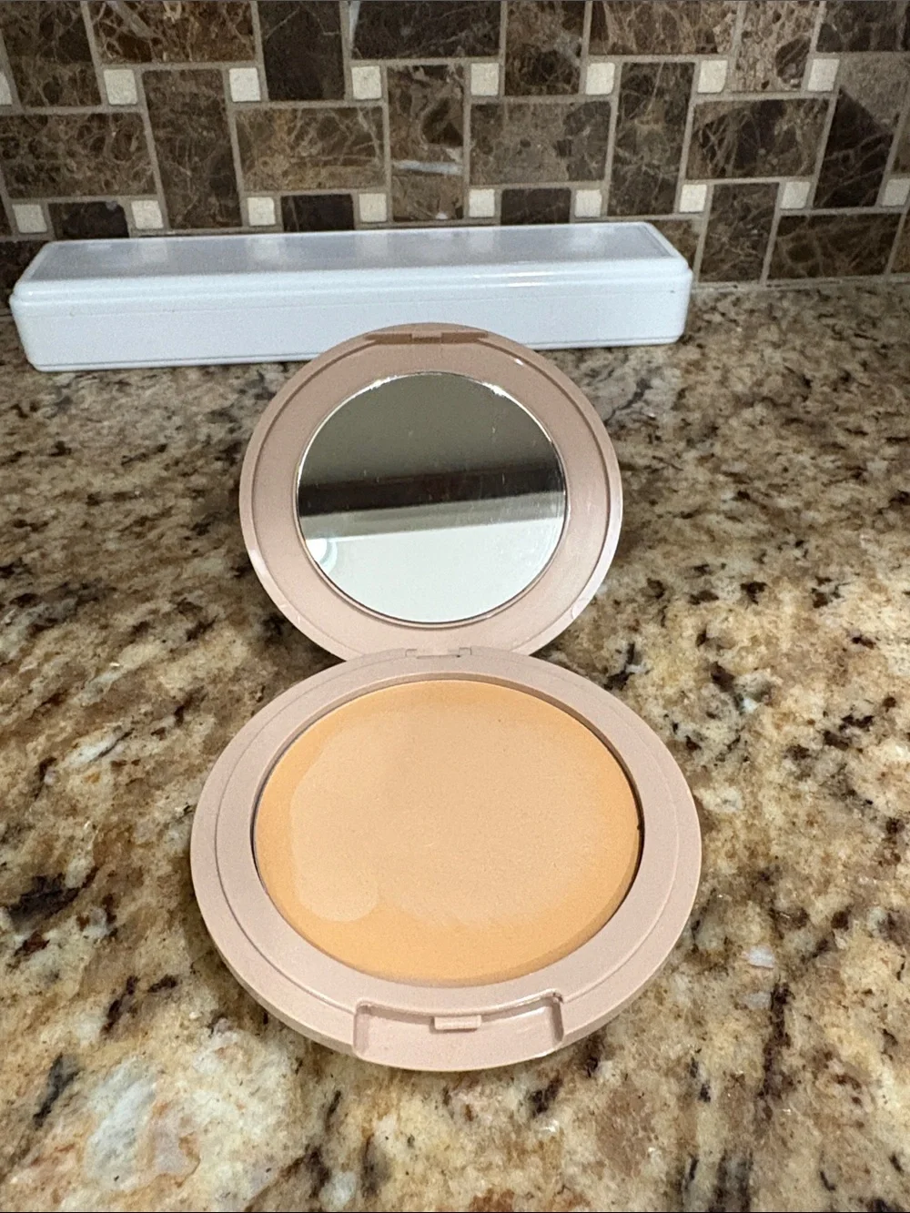 Pressed Powder - light medium